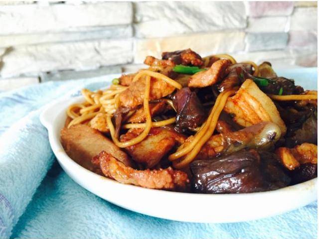 美食推荐:口蘑炒肉片 茄汁儿童肉丸 茄子焖面 酸辣肘片做法‘星空体育APP网站’(图6)
美食推荐:口蘑炒肉片 茄汁儿童肉丸 茄子焖面 酸辣肘片做法‘星空体育APP网站’(图6)