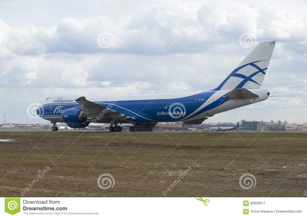 星空体育APP网站:诺基亚N9设计师:滑动之美源自设计(图2) 星空体育APP