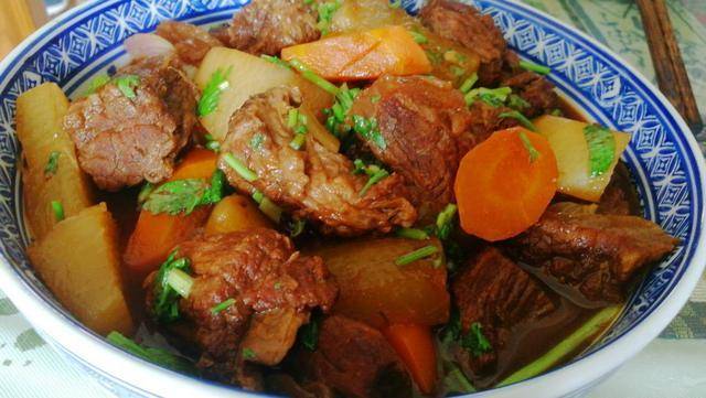 星空体育APP-
好吃的牛肉只要加这两种提味料炖煮牛肉酱香浓郁牛肉味十足不油腻(图17)