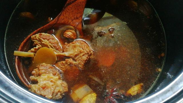 星空体育APP-
好吃的牛肉只要加这两种提味料炖煮牛肉酱香浓郁牛肉味十足不油腻(图28)