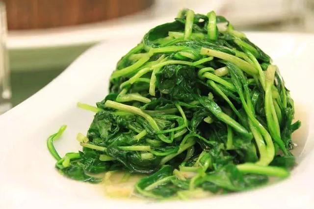 美食推荐:咸猪肉炒荷兰豆,香脆土豆球,卷心菜炒木耳做法!“星空体育APP网站”(图2) 星空体育APP网站